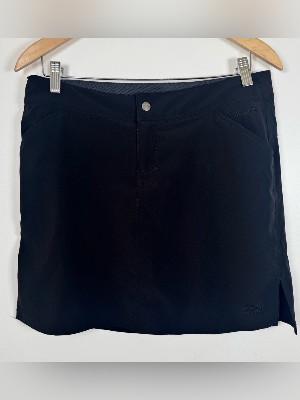The North Face TNF Apex Active Black Woven Skort Skirt Womens 6 Outdoor Pockets